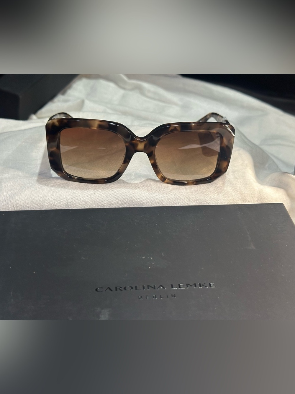 18. NEW Carolina Lemke Tortoiseshell Square Sunglasses - Brown Gradient